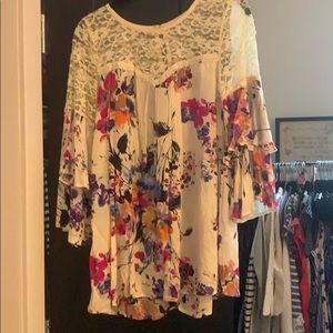 Flower print top with lace
